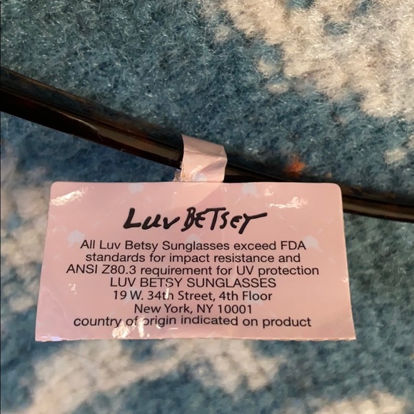 Betsey Johnson tortoiseshell retro cat eye sunnies - Picture 3 of 7